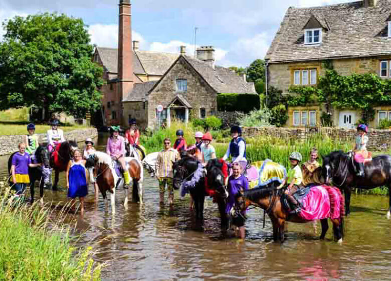 Bourton Vale Equestrian Centre Bourton-in-the-water Riding School